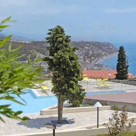 Beuca Aparthotel 3*